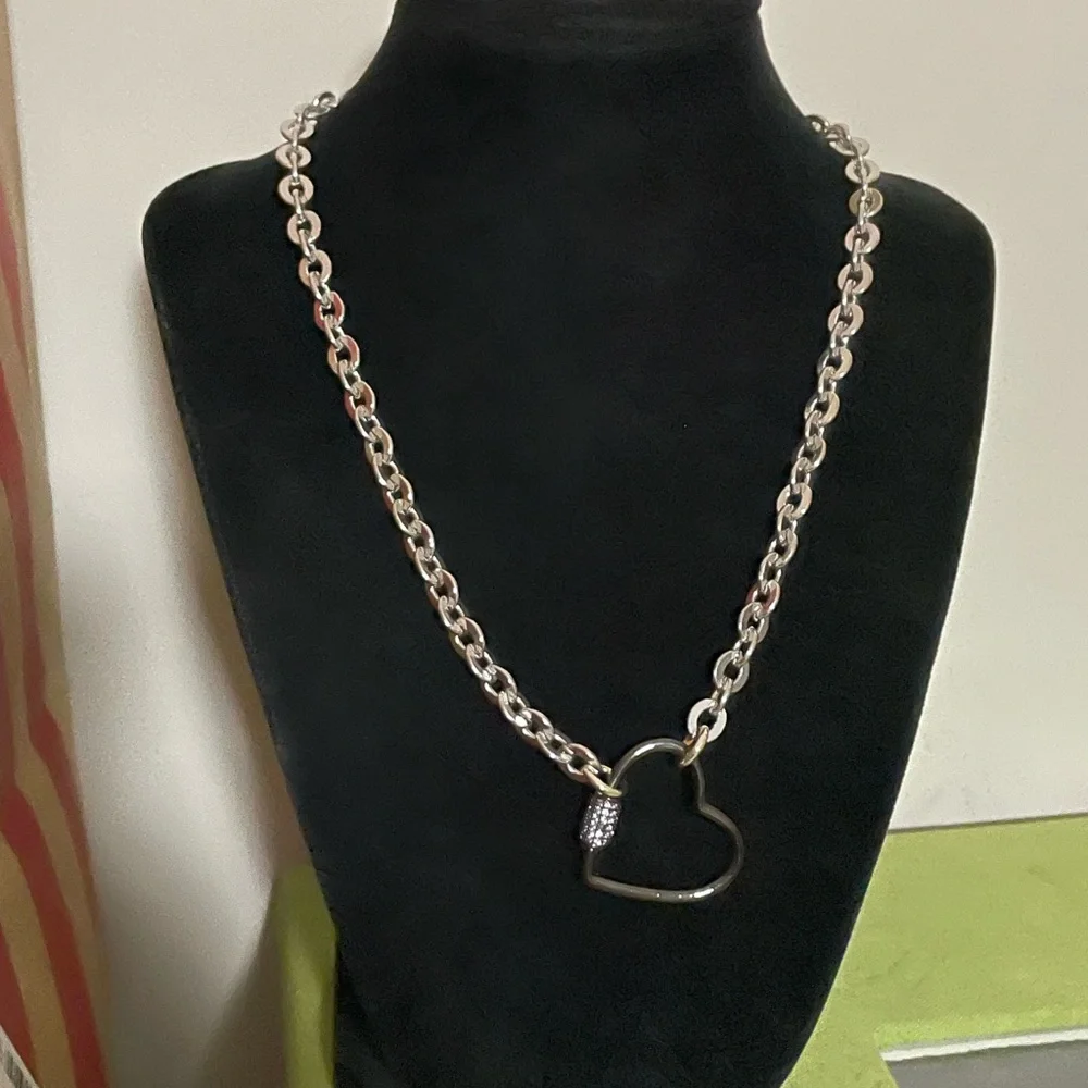 Heart necklace rhinestones chunky chain nwt